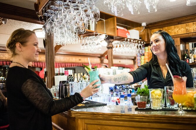 10PM Budapest Danube Cruise with Live Music & Food or Drinks - The music gives the cruise its local character