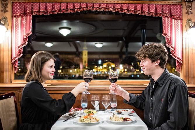10PM Budapest Danube Cruise with Live Music & Food or Drinks - How the 90-minute itinerary feels