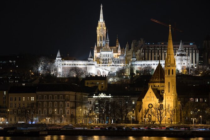 10PM Budapest Danube Cruise with Live Music & Food or Drinks - Dinner or drinks: two different versions of the evening