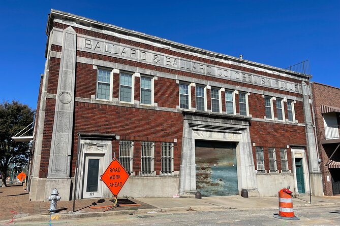 A Self Guided Walking Tour of Brews, Blues and BBQ in Memphis - Finishing near the Great American Pyramid