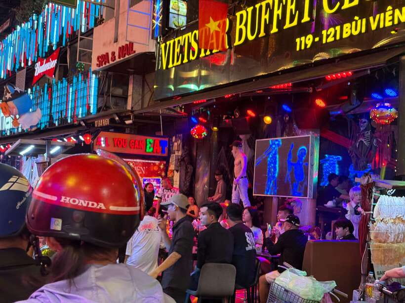 Acoustics Live Music And Saigon Night Life Street Food Tour - The music portion from 8 to 10 p.m.
