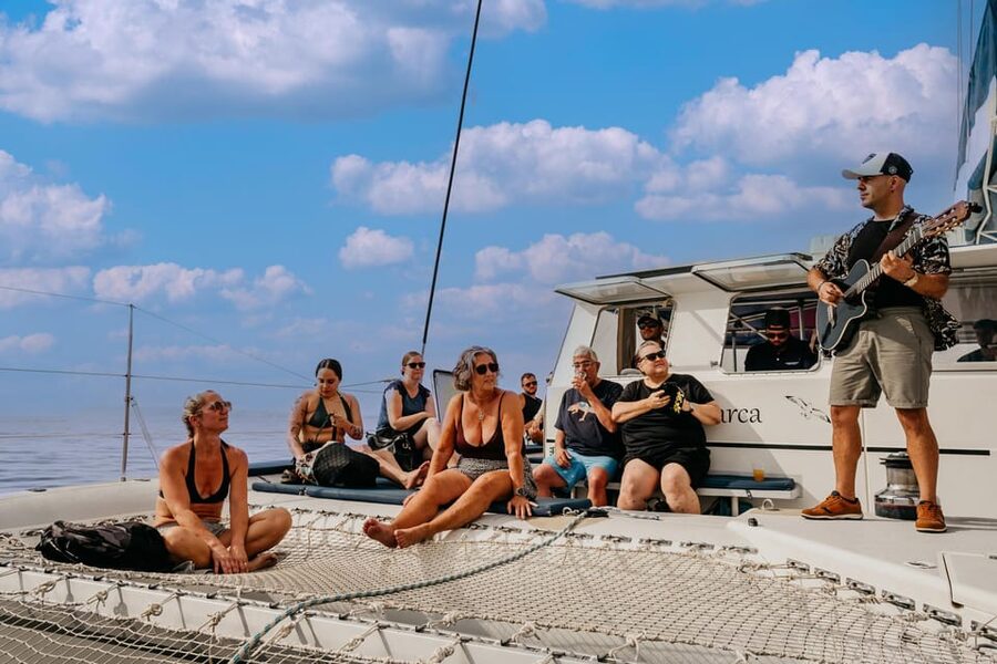 Alicante: Afternoon Cruise with Appetizer and Live Music - The 90-minute stop near Cabo de las Huertas