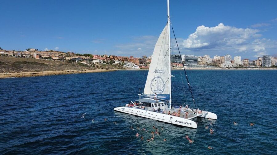 Alicante: Afternoon Cruise with Appetizer and Live Music - Live music, dancing, and a social mood