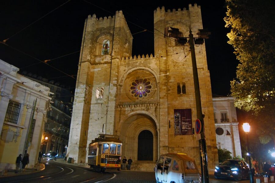 All-inclusive Fado Tour: Show & Dinner. Lisbon at Night - Why this Lisbon evening works