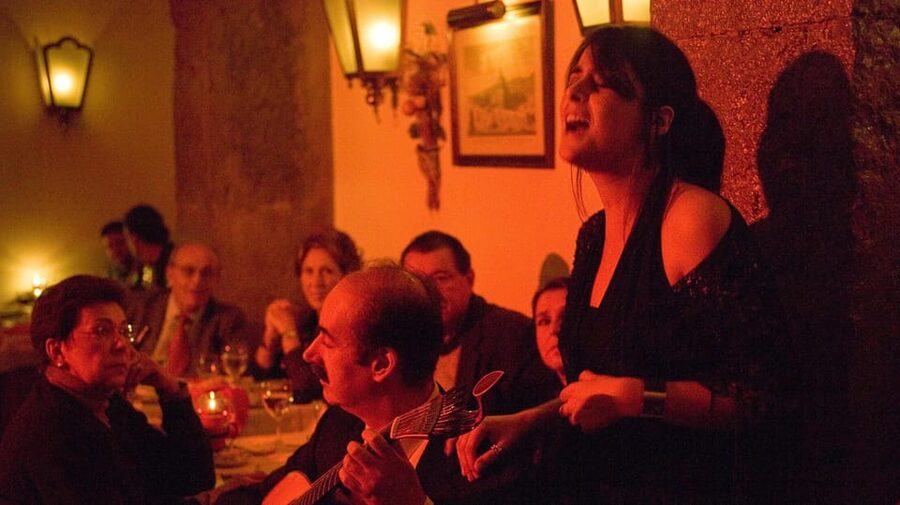 All-inclusive Fado Tour: Show & Dinner. Lisbon at Night - Walking through Alfama for 30 minutes