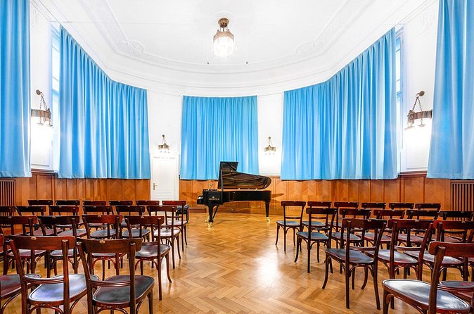 Amadeus Concerts at Ehrbarsaal - Viennas hidden gem - The finale with sparkling wine