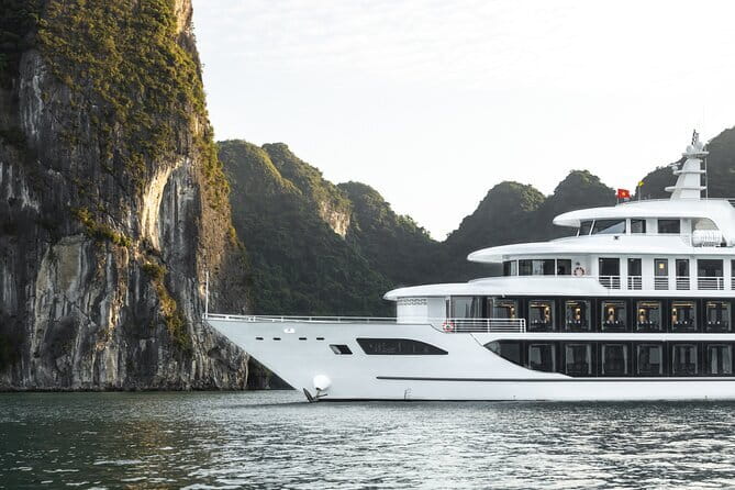 Ambassador Dinner Cruise with Live Music, Firework and Luxe - Is $51 a fair price?