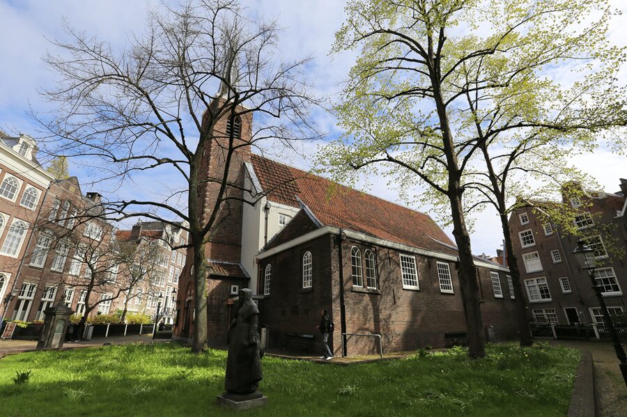 Amsterdam: Classical Music Concert at the Begijnhof - A one-hour program built around famous melodies