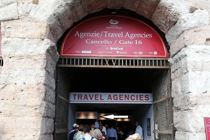 Arena di Verona Opera - Ticket + 1h City guided walking tour - The long pause before the curtain rises