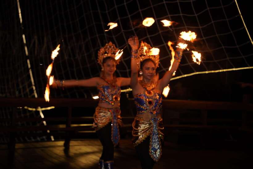 Bali Phinisi Cruise: Sunset Dinner with Live Music & Buffet - Who will enjoy this evening most?