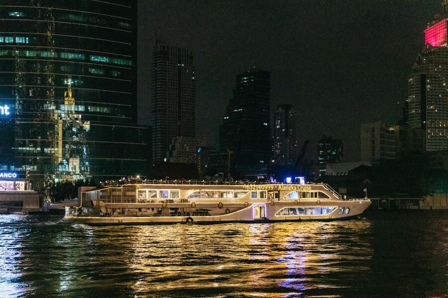 Bangkok: Alangka Luxury Buffet Dinner Cruise With Live Music - Should you book this Bangkok dinner cruise?