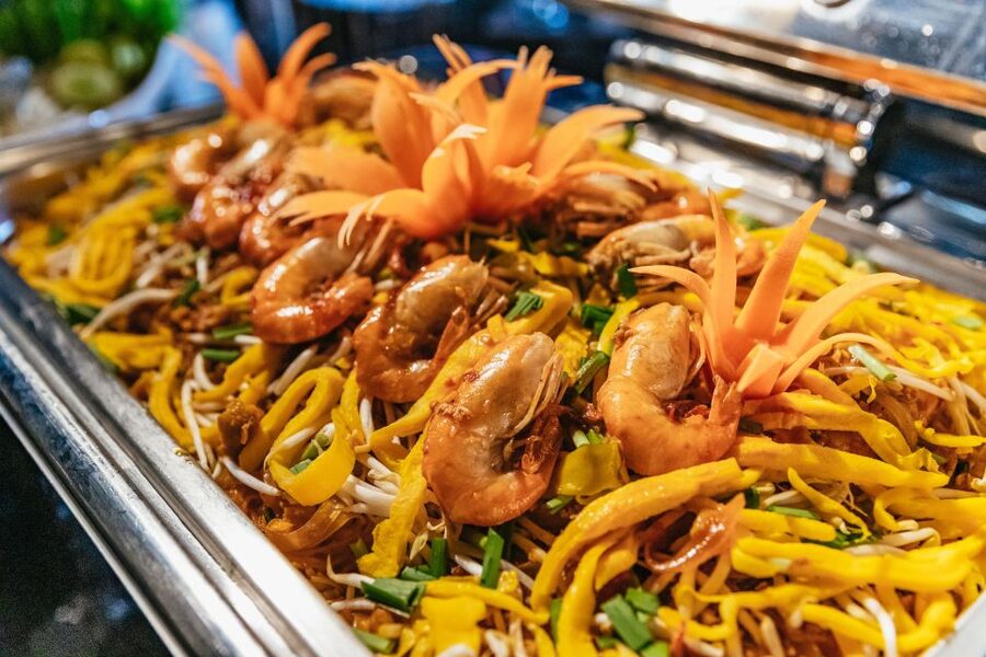 Bangkok: Alangka Luxury Buffet Dinner Cruise With Live Music - Live music and Thai dance after dinner