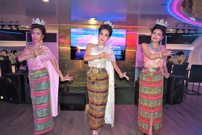 Bangkok Dinner Cruise with Intl Buffet, Live Music & Hotel Pickup - Wat Arun, the Grand Palace, and the best photo moments