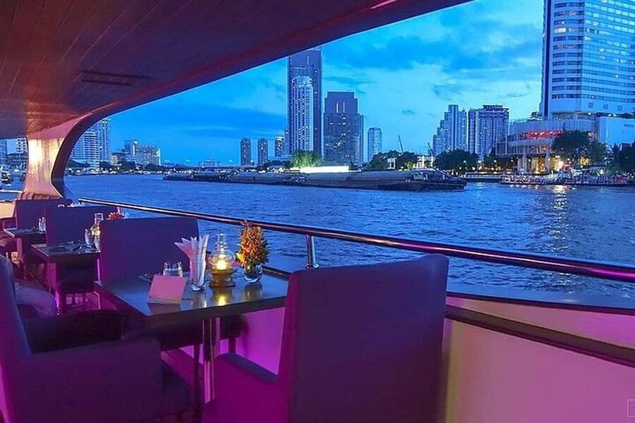 Bangkok: Evening Dinner Cruise with Live Music Chao Phraya - What dinner is like on board