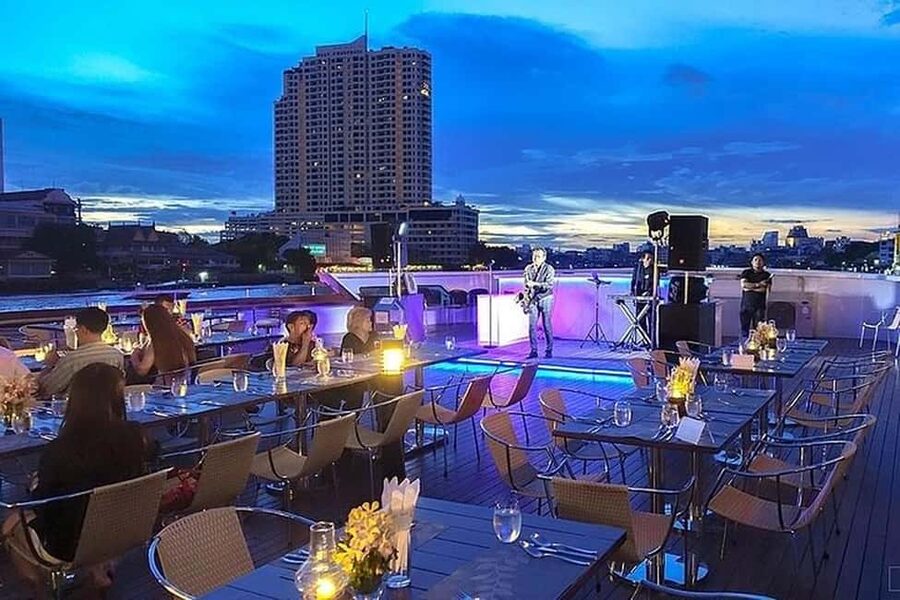 Bangkok: Evening Dinner Cruise with Live Music Chao Phraya - Should you book the Chao Phraya dinner cruise?