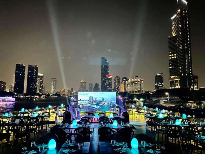 Bangkok: Royal Princess River Dinner Cruise with Live Music - Passing ICONSIAM and the illuminated riverfront