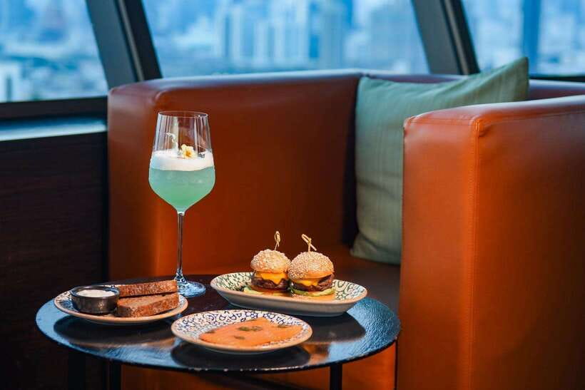 Bangkok: ThreeSixty Jazz Lounge at Millennium Hilton - Who will enjoy ThreeSixty most?