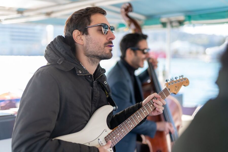 Barcelona: Catamaran Cruise with optional Live Jazz Music - Small details that improve the outing