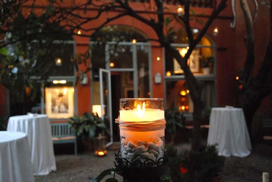 Barcelona: Solo Piano Intimate concerts in Barcelona - The candlelit garden and glass of cava