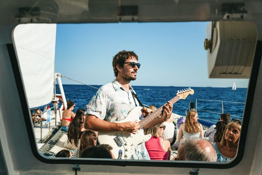 Barcelona: Sunset Catamaran Cruise with Live Music - A simple plan for making the most of it