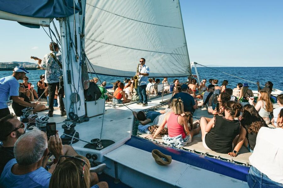 Barcelona: Sunset Catamaran Cruise with Live Music - Live jazz, guitar, and bossa nova
