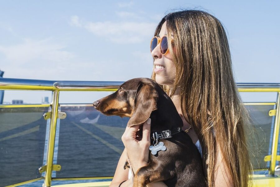 Barcelona: Sunset Sailing Cruise with Live Music - How crowded is the boat?