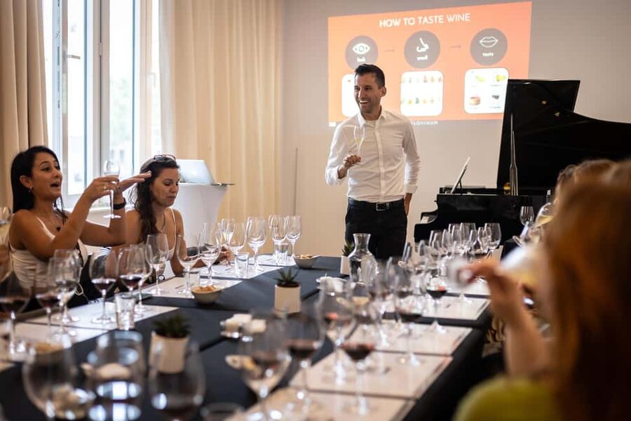 Barcelona: Taste 5 Spanish Wines paired with Live Music - What Esteban and Marielle add to the evening