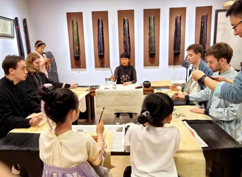 Beijing Culture Event: Tea Ceremony, Music Show, Calligraphy - The guide’s role and the value of a small group