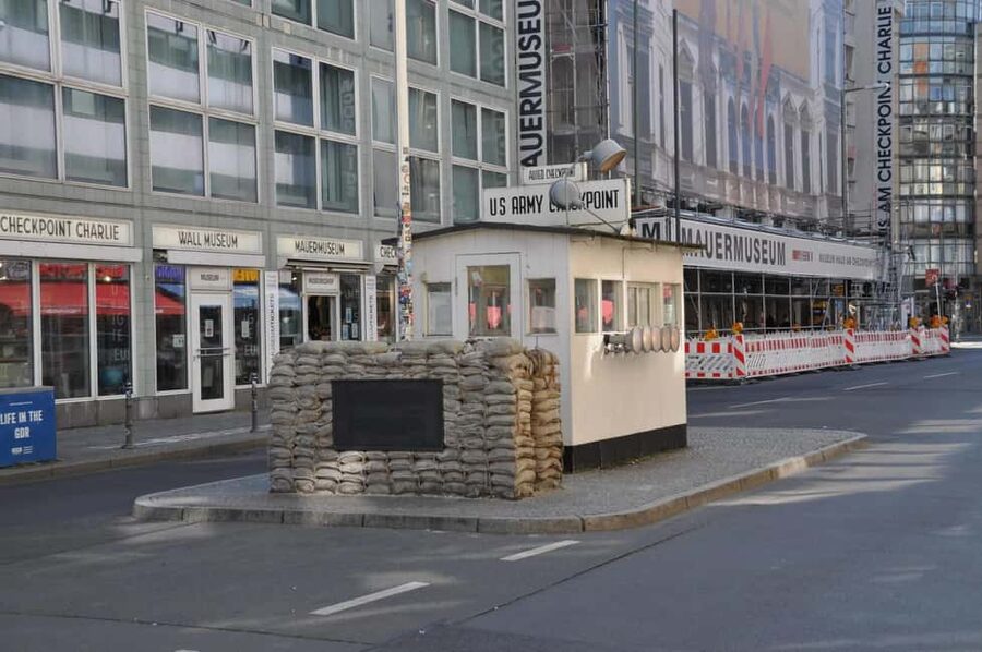 Berlin: Historical Walking Tour with Live Music - The Holocaust Memorial and the weight of place
