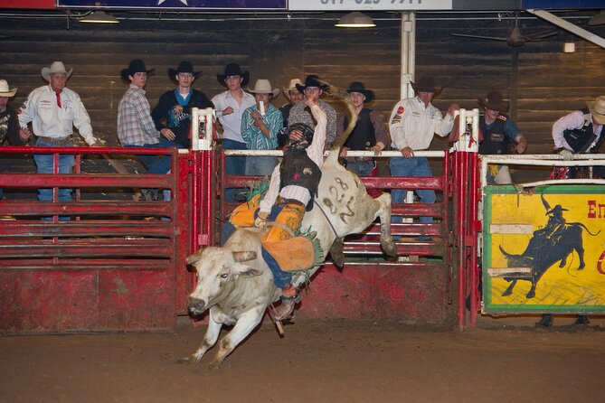 Billy Bob's Texas Honky Tonk Dinner and Photo Package - Getting there from Fort Worth or Dallas