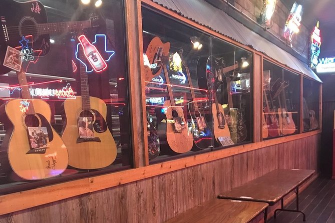 Billy Bob's Texas Honky Tonk Dinner and Photo Package - The Photo Bull and the souvenir stop
