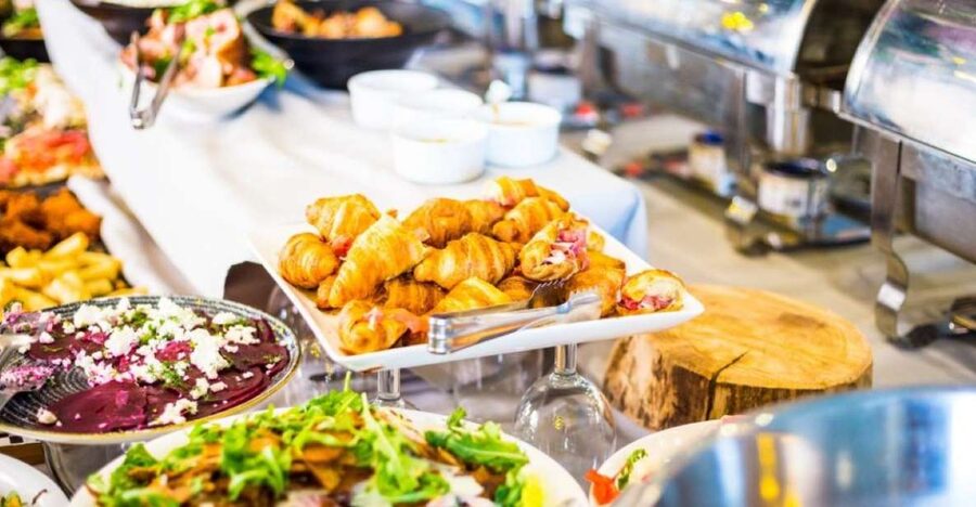 Bonn: Sunday Brunch Buffet with Cologne live music - A Sunday cruise with a local Cologne flavor