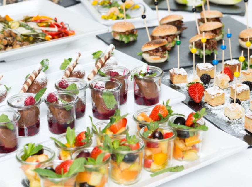 Bonn: Sunday Brunch Buffet with Cologne live music - Boarding at Pier 4 in Bonn