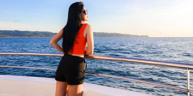 Boracay: Scenic Sunset Cruise with Live Music - The cruise along Boracay’s White Beach