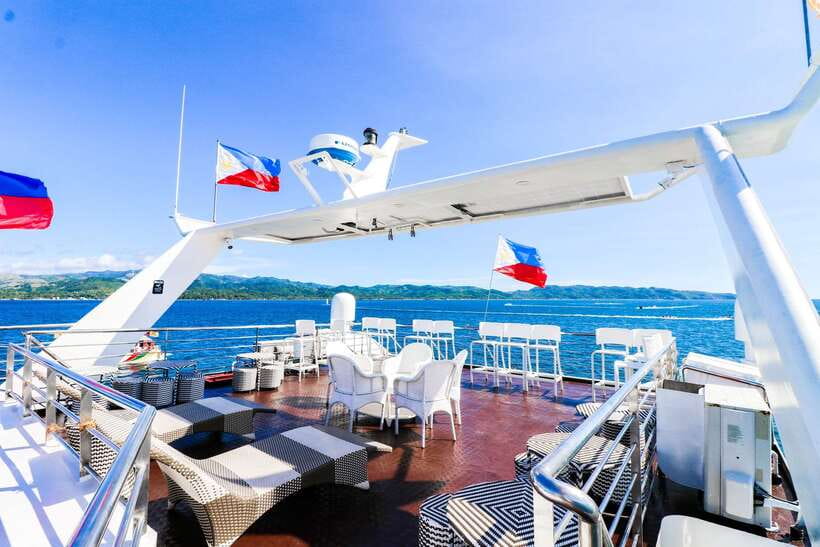 Boracay: Scenic Sunset Cruise with Live Music - Snorkeling during the 30-minute session