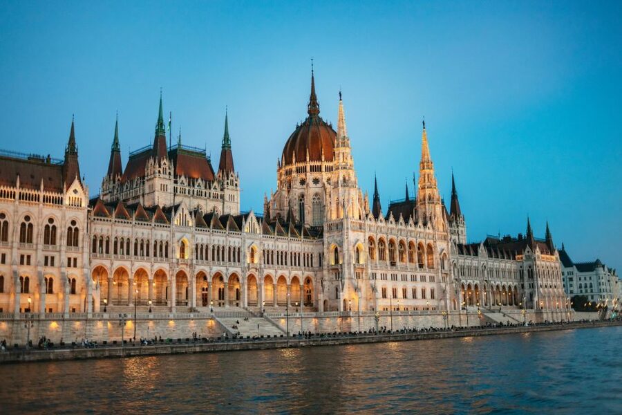 Budapest: Dinner Cruise with Live Music and Folk Dance Show - Music, dancing, and the cimbalom