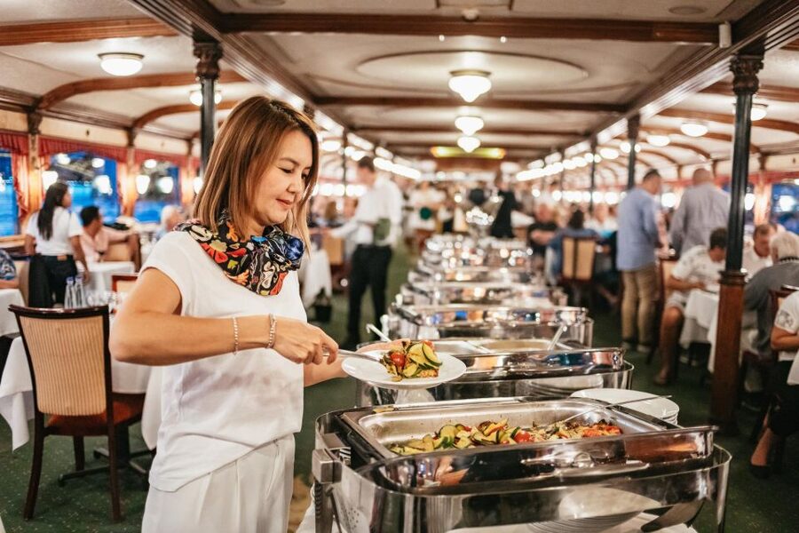 Budapest: Dinner Cruise with Live Music and Folk Dance Show - Buda Castle and Fisherman’s Bastion from below