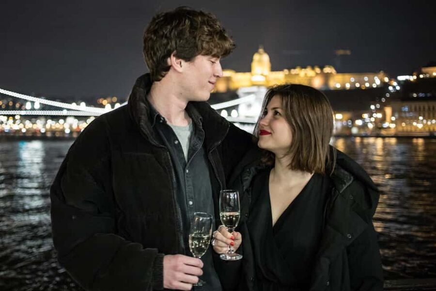Budapest: Evening Cruise including Drinks and Live Music - Parliament, the Chain Bridge, and Margaret Bridge