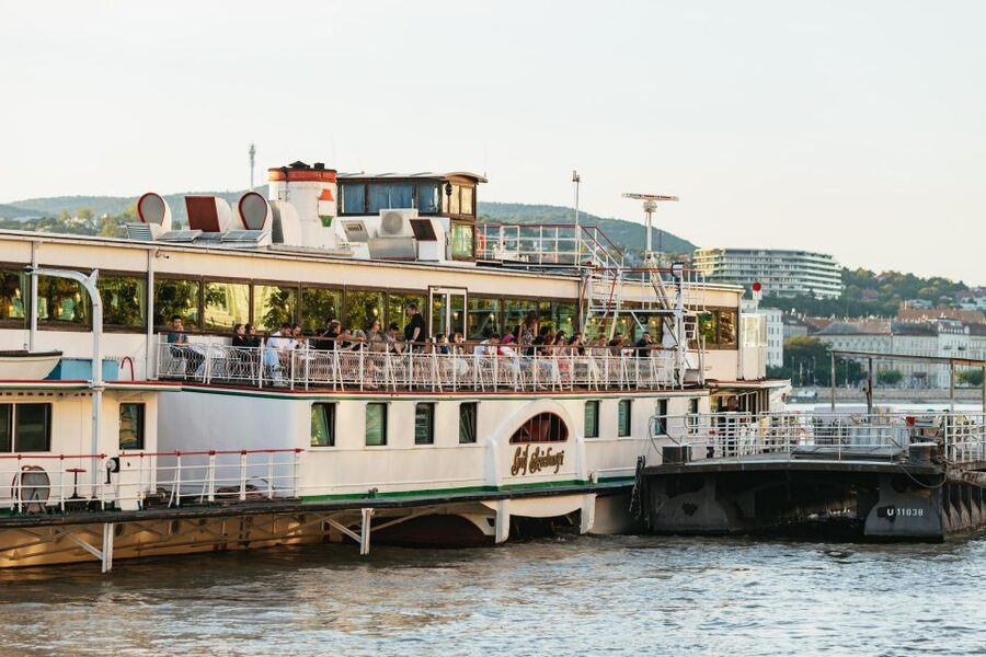 Budapest: Evening Cruise including Drinks and Live Music - Gellért Hill, the Citadella, and the Southern View