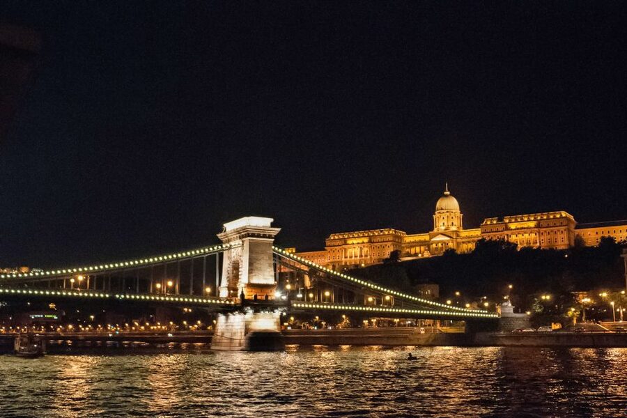 Budapest: Evening Cruise including Drinks and Live Music - What This Cruise Does Not Provide