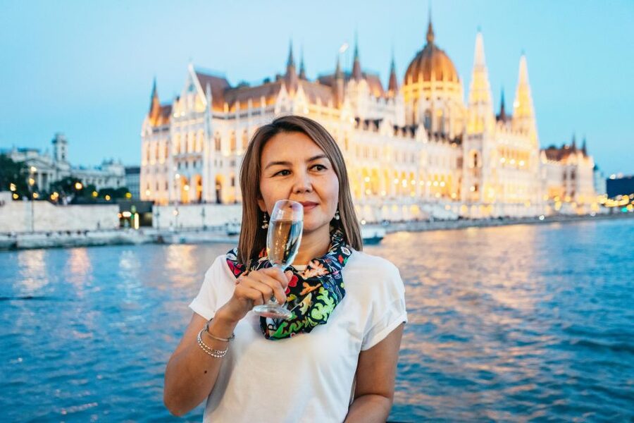 Budapest: Evening Cruise including Drinks and Live Music - Who Will Enjoy the Gróf Széchenyi Cruise Most