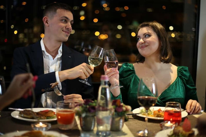 Budapest: Prosecco Dinner Cruise with Live Music - Key points at a glance