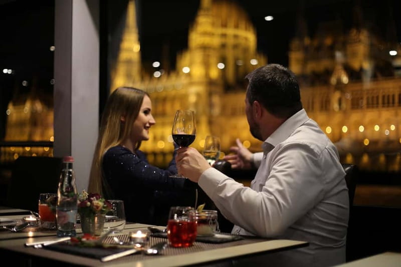 Budapest: Prosecco Dinner Cruise with Live Music - Who will enjoy this dinner cruise most?