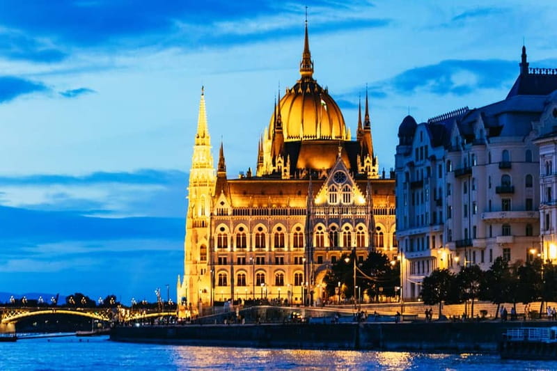 Budapest: Prosecco Dinner Cruise with Live Music - The route from Gellert Hill to Margaret Bridge