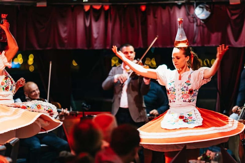 Budapest: Prosecco Dinner Cruise with Live Music - Four courses, one welcome Prosecco
