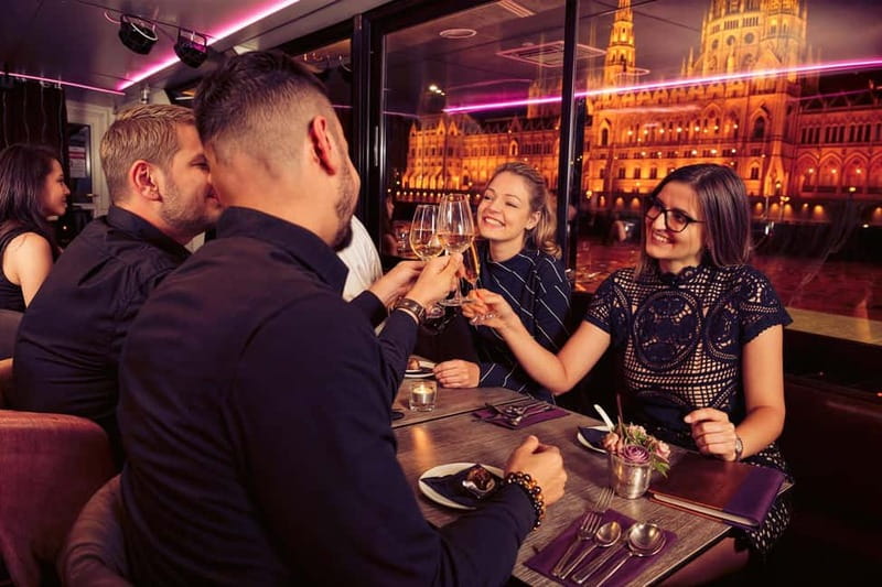 Budapest: Prosecco Dinner Cruise with Live Music - Folk dancing, music, and the piano alternative
