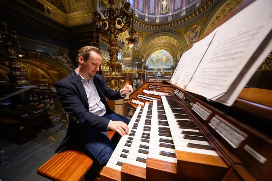 Budapest: St.Stephen's Basilica Grand Organ Concert Tickets - Exploring the church after the music