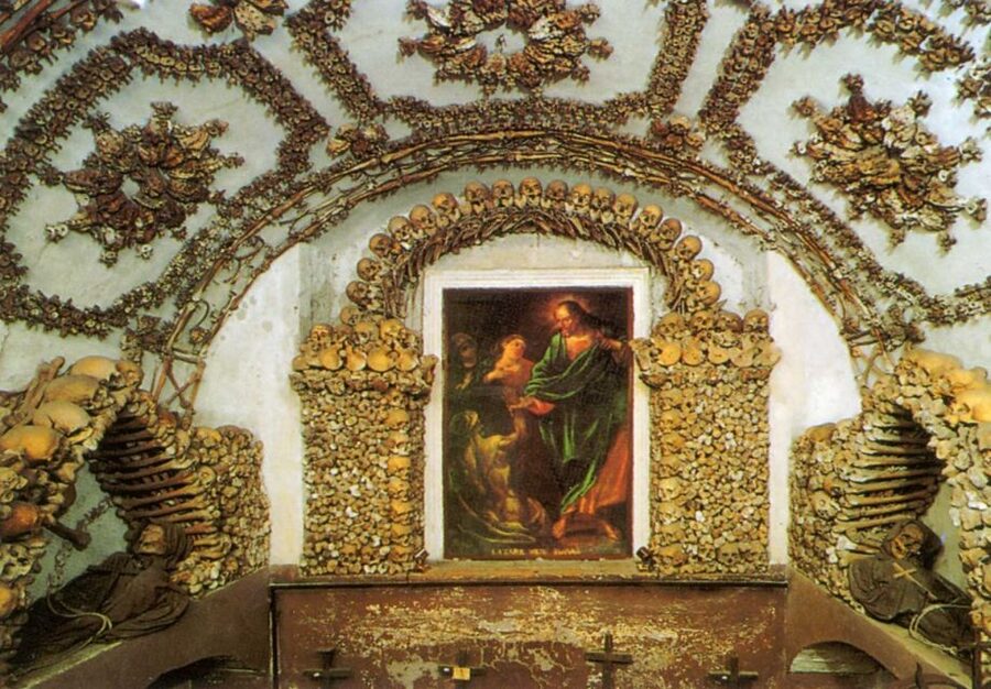 Capuchins Crypt: Christmas Baroque Concert - Entering the Capuchin Convent on Via Veneto