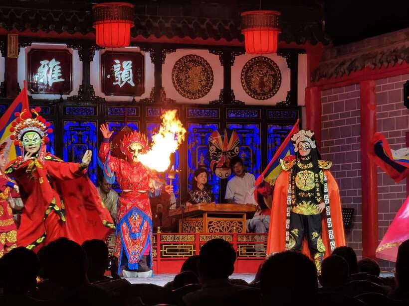 Chengdu: Sichuan Opera Face-Changing and Acrobatics Show - Key points before you book