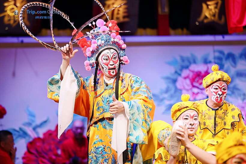 Chengdu: Sichuan Opera Face-Changing and Acrobatics Show - Why face-changing is the main event